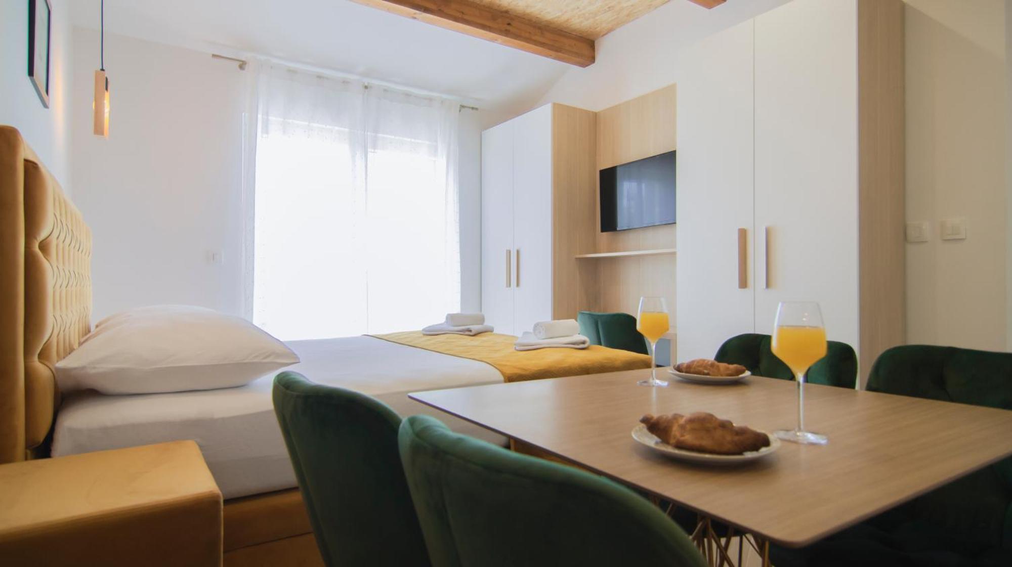 Palloma Apartment *